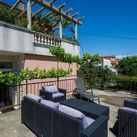 Appartamento Oliva Vrbnik Esterno foto