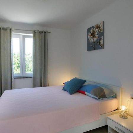 Appartamento Oliva Vrbnik Esterno foto