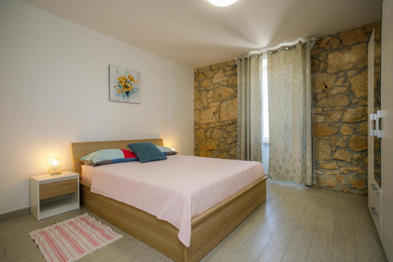 Appartamento Oliva Vrbnik Esterno foto