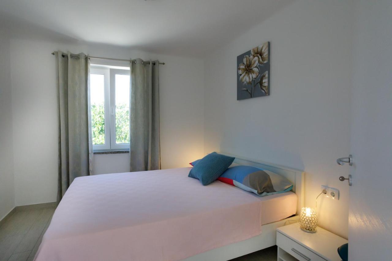 Appartamento Oliva Vrbnik Esterno foto