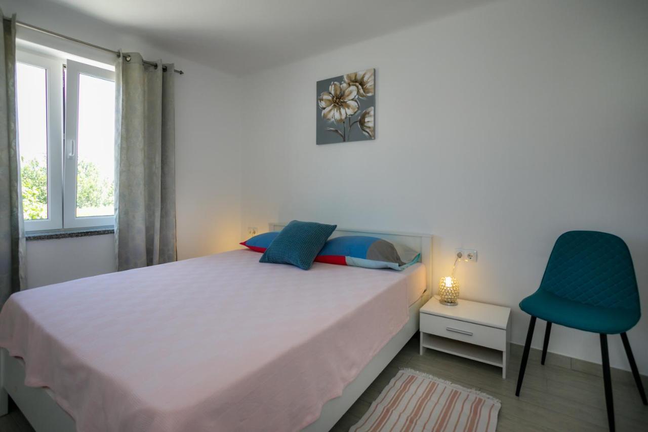 Appartamento Oliva Vrbnik Esterno foto