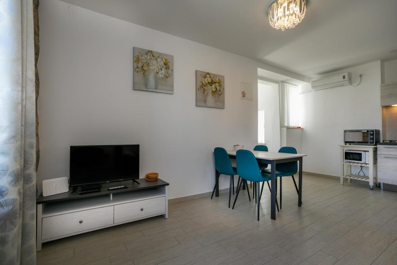 Appartamento Oliva Vrbnik Esterno foto
