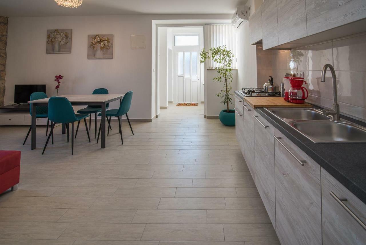 Appartamento Oliva Vrbnik Esterno foto